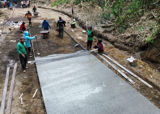 Gotong Royong TNI dan Warga Jadi Kunci Percepatan Rabat Beton TMMD Ke-129 Bangli