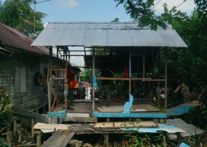 Satgas TMMD Kodim 1011/KLK Mulai Pengerjaan RTLH Sasaran 4 dengan Pembongkaran Rumah Bapak Ilham
