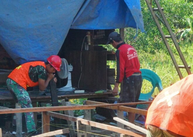 Pemasangan Tiang Gelagar Tandai Progres Positif Rehab RTLH Bapak Masrani