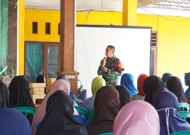 Wujudkan Lansia Sehat dan Sejahtera, Satgas TMMD 129 Bersama RSUD Dr. Soetomo Gelar Bakti Sosial Kesehatan di Balai Desa Tlemang