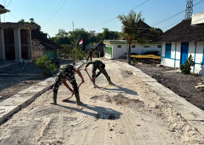 Sinergi Satgas TMMD dan Warga Warnai Pembangunan Drainase Depan Masjid Dusun Krebet