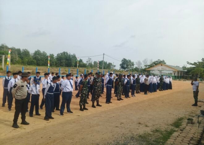 Sinergi Prajurit TNI dan Generasi Muda, Satgas TMMD ke-129 Bahu-Membahu Bersama Pelajar di Teluk Lobam