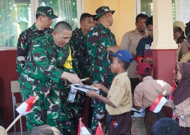Wairjenad Tinjau Rehab Ruang OSIS dan Tatap Muka Bersama Pelajar di Kepulauan Umbele