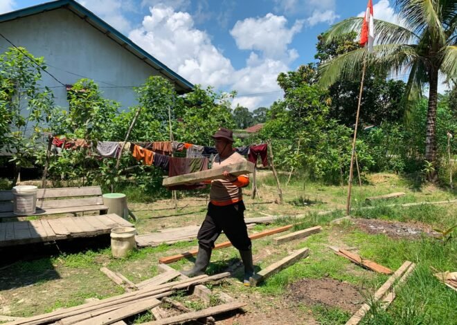TNI dan Warga Kompak Bongkar Rumah Dedi Dores, Tahap Awal Rehabilitasi RTLH Dimulai
