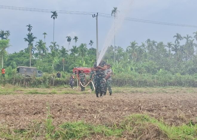 Cuaca Terik Tak Surutkan Semangat, Satgas TMMD Kodim 0102/Pidie Manfaatkan Armada Damkar TNI AD Siram Benih Jagung