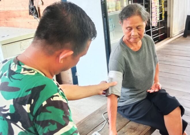Siaga di Tengah Kesibukan TMMD, Tim Kesehatan Kodim 1206/Putussibau Pastikan Prajurit Tetap Prima