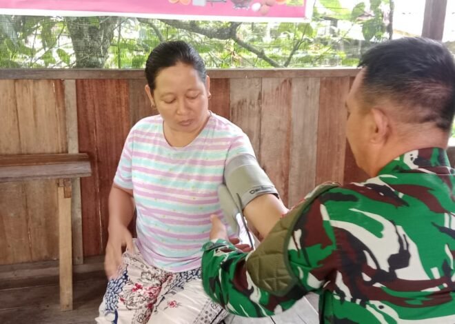 Tak Hanya Prajurit, Tim Kesehatan Satgas TMMD Layani Warga di Lokasi Pengabdian