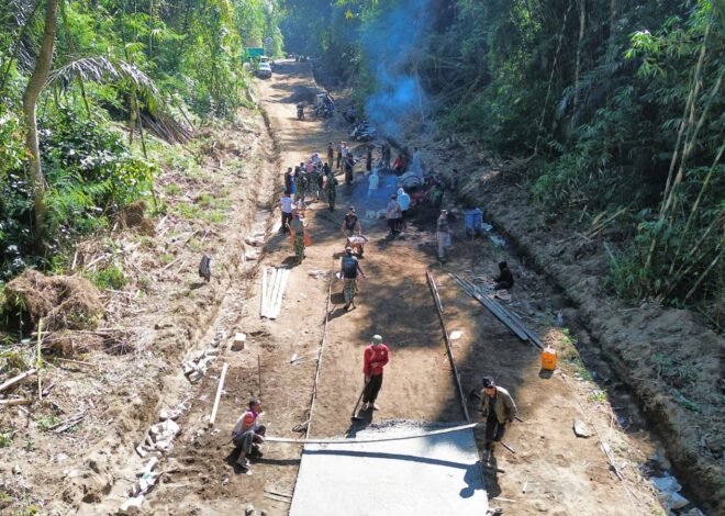 Dedikasi Personel Satgas TMMD Ke-129 Bangli Tak Surut Demi Tuntaskan Rabat Beton