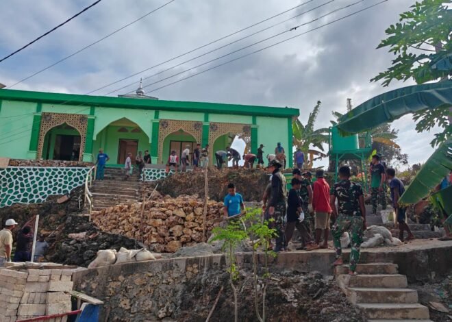 Antusiasme Warga Desa Polewali Tinggi, Kompak Laksanakan Kerja Bakti di Masjid