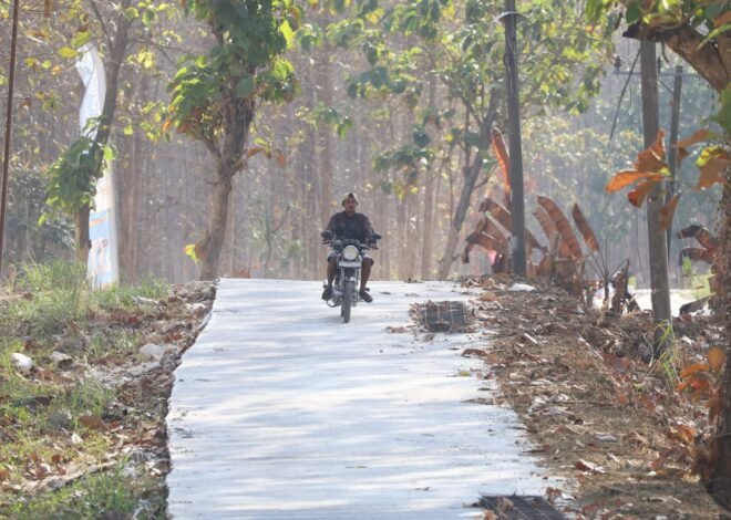 Senyum Bahagia Warga Desa Tlemang, Mulai Nikmati Mulusnya Jalan Rabat Beton Hasil Karya Satgas TMMD 129