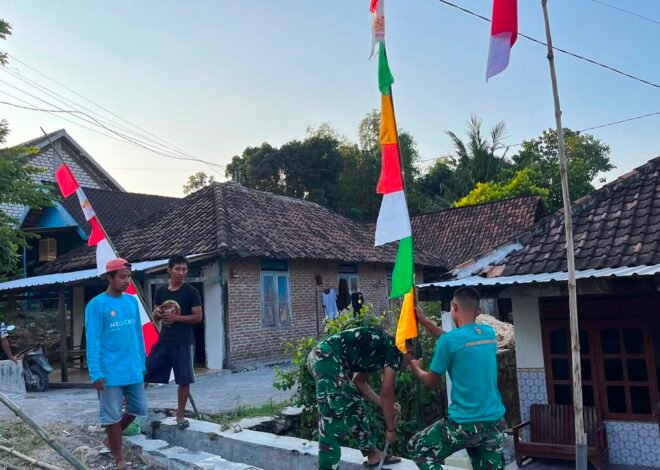 Riuh Canda Tawa Mewarnai Kemanunggalan Satgas TMMD 129 dan Warga Saat Pasang Umbul-Umbul Jelang HUT RI