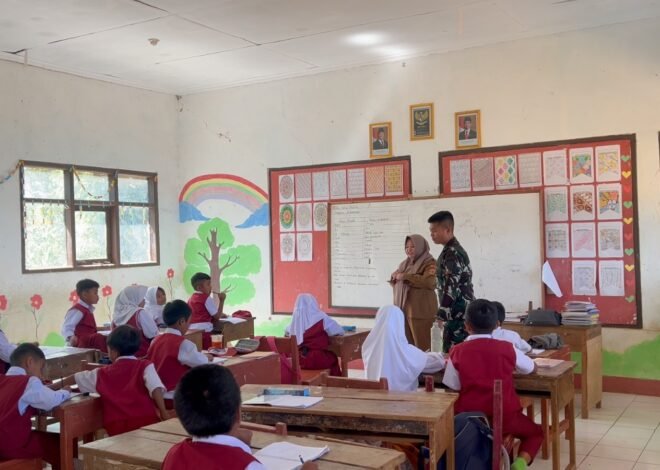 Satgas TMMD Ke-129 Kodim 0608/Cianjur Bekali Siswa SDN Sindang Kasih Nilai Persatuan dan Cinta Tanah Air