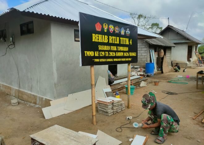 Satgas TMMD Ke-129 Kodim 1626/Bangli Pasang Keramik RTLH Ni Nengah Madri, Finishing Rehab Kian Maksimal