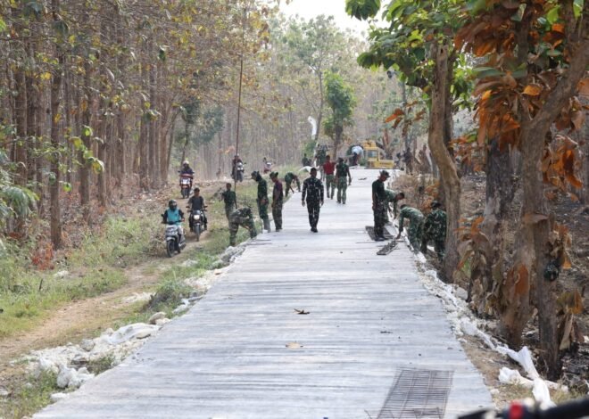 Awali Hari dengan Semangat dan Senyuman, Keseruan Pagi Satgas TMMD 129 Pasang Bekisting Jalan Hingga Tegur Sapa Warga Tlemang