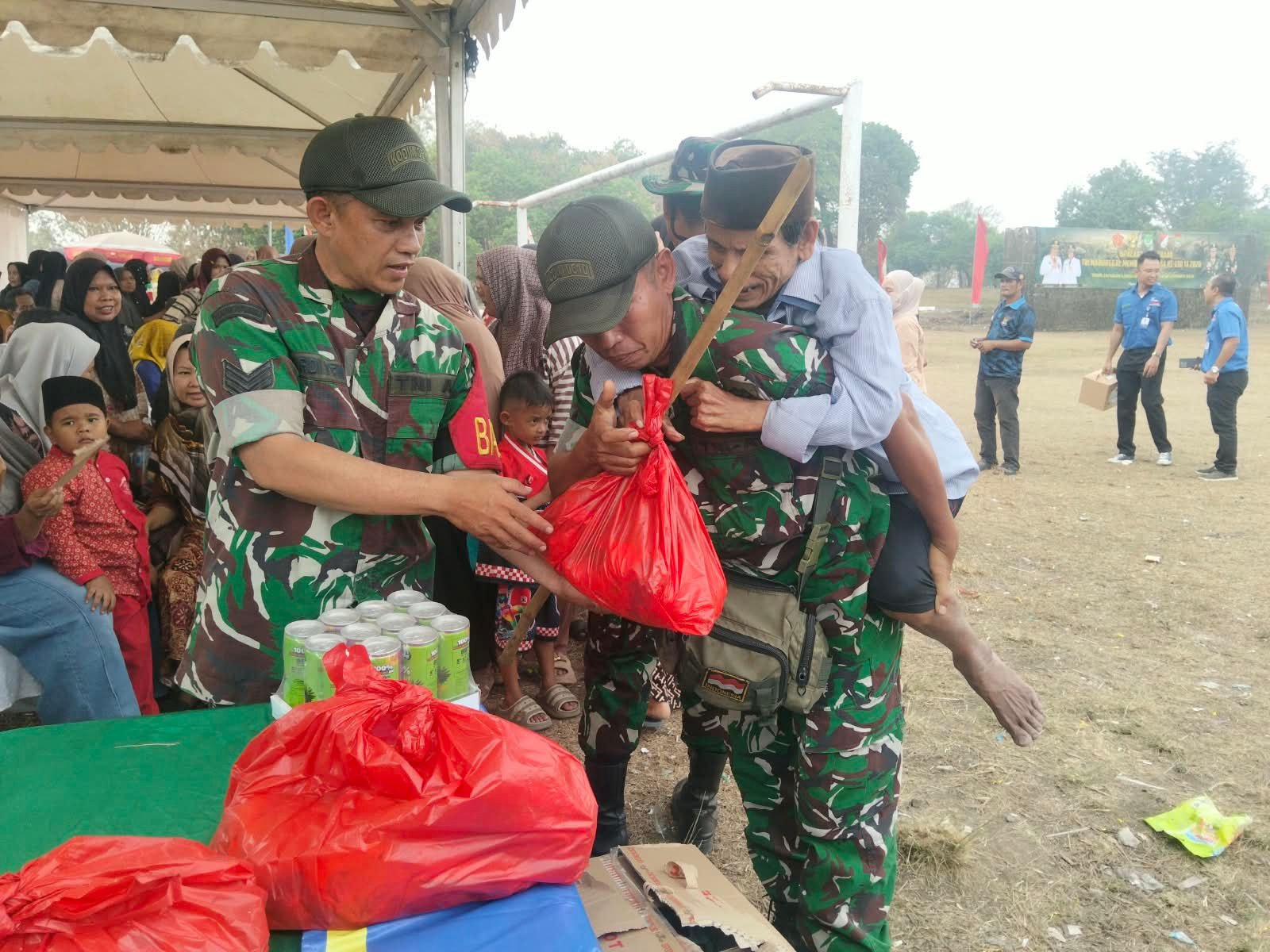 Serma Suan Tampilkan Kepedulian TNI Lewat Bantuan Kesehatan Untuk Warga