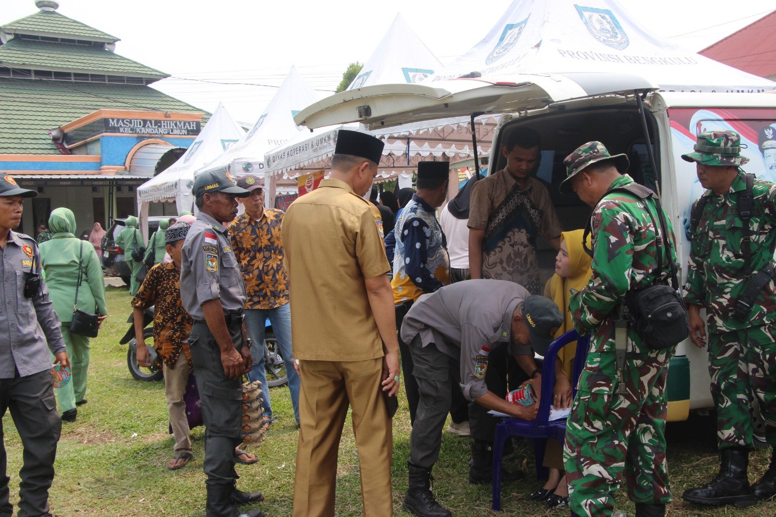 Pameran Produk Unggulan UMKM Kandang Limun Meriahkan Pembukaan TMMD 130