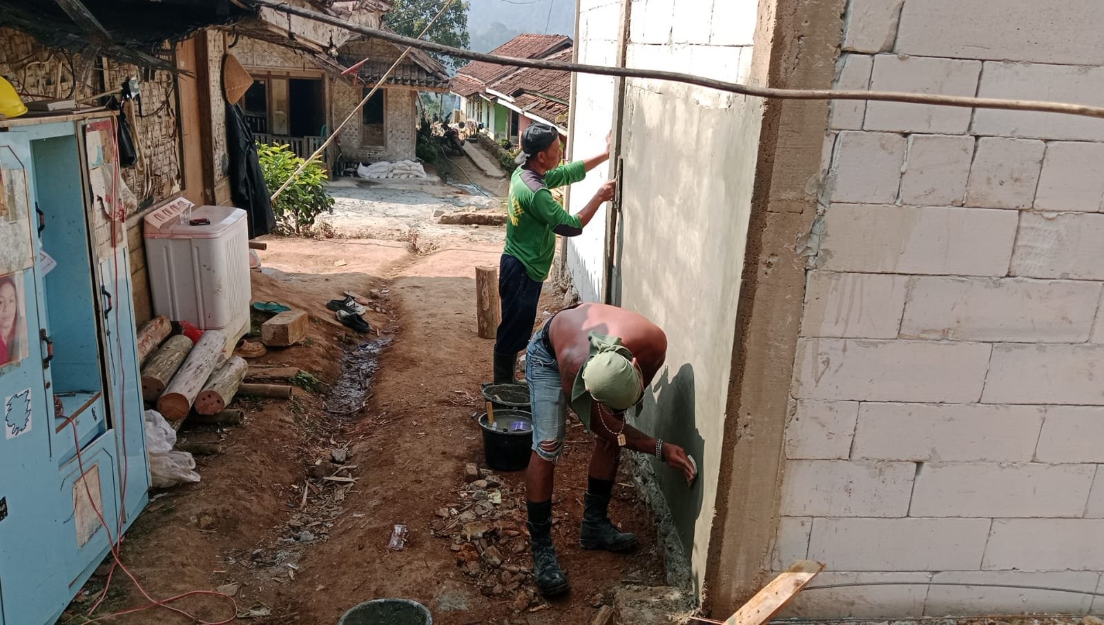 Satgas TMMD Ke-129 Kodim 0608/Cianjur Percepat Pemasangan Hebel Demi Rampungkan Rutilahu Bapak Burhanudin