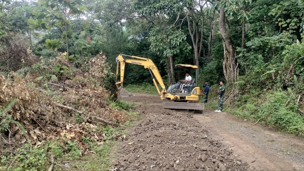 Excavator TMMD Ke-129 Kodim 1407/Bone Terus Beroperasi