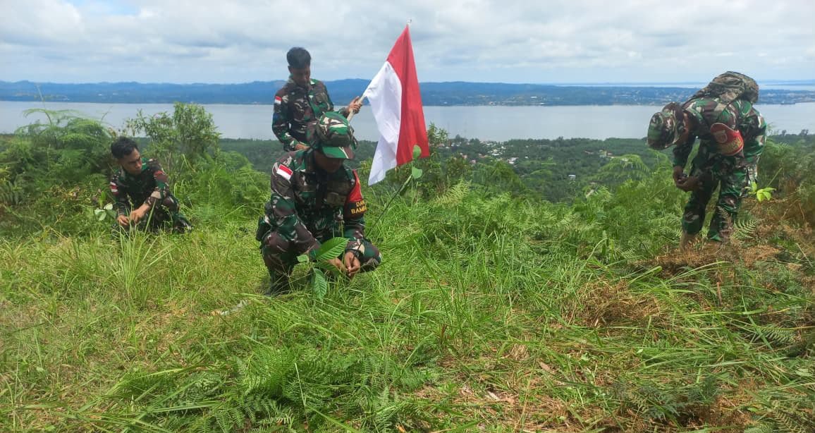 TMMD Kodim 0911/Nunukan Gandeng Mahasiswa KKN UBT Hijaukan Perbatasan dengan Penanaman Pohon Buah