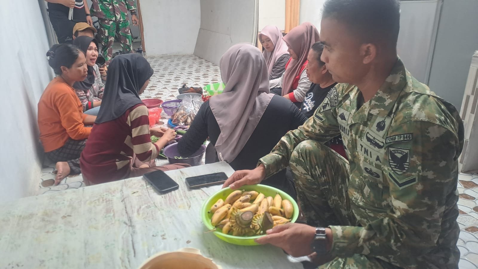 Persiapan Ngagung Dimulai, Satgas TMMD Kodim 0413/Bangka Bantu Warga Olah Hidangan Tradisional