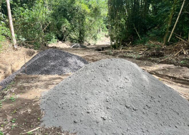 Distribusi Material Diintensifkan, Satgas TMMD Ke-129 Pastikan Pembangunan Rabat Beton Berjalan Lancar