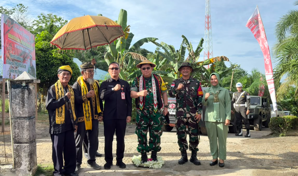 TMMD Ke-129 Disambut Tradisi Tepung Tawar, Wujud Penghormatan dan Kearifan Lokal Masyarakat Perbatasan