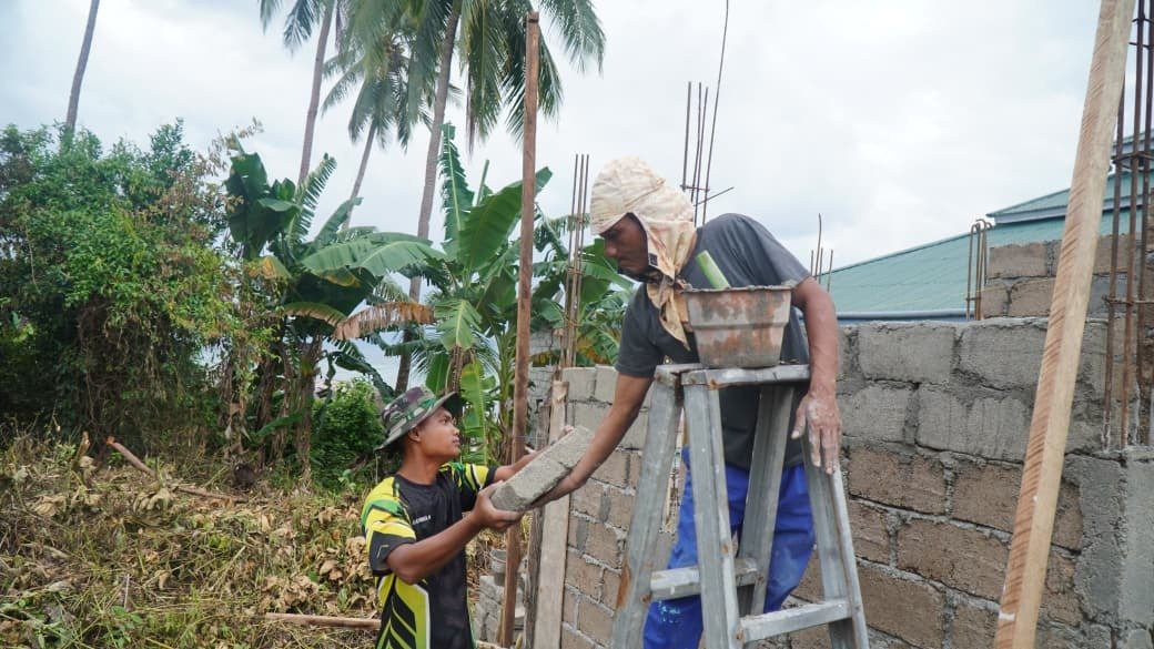 Pembangunan MCK Masjid Desa Polewali Terus Menunjukkan Progres Positif