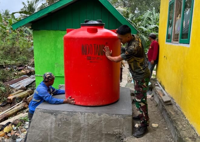 Pemasangan Tandon Air Manunggal Air Bersih di SDN Pulau Dua Masuki Tahap Pemasangan Tandon
