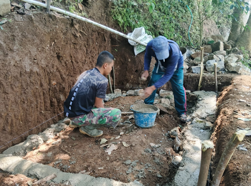 Satgas TMMD Kodim 0608/Cianjur Alirkan Air Bersih, Warga Kampung Cicatang Kini Bebas Krisis Air