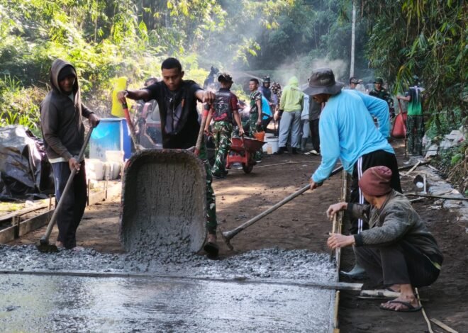Gotong Royong Jadi Kekuatan Utama Satgas TMMD Ke-129 dan Warga Bangun Desa Sekardadi