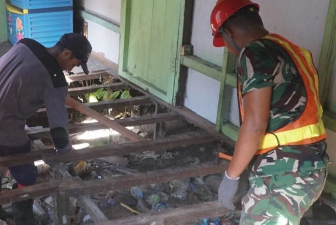 Pembongkaran RTLH Ibu Wahida Tandai Keseriusan TMMD Ke-129 Tingkatkan Kesejahteraan Warga