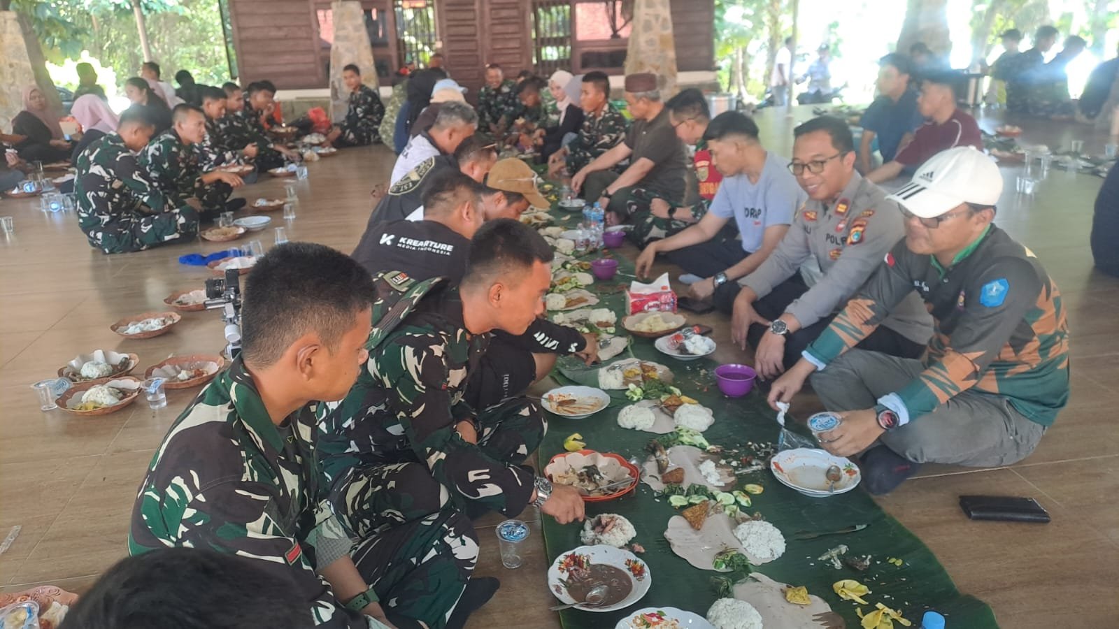 Tradisi Nganggung Perkuat Kemanunggalan TNI dan Rakyat dalam TMMD Ke-129 Kodim 0413/Bangka