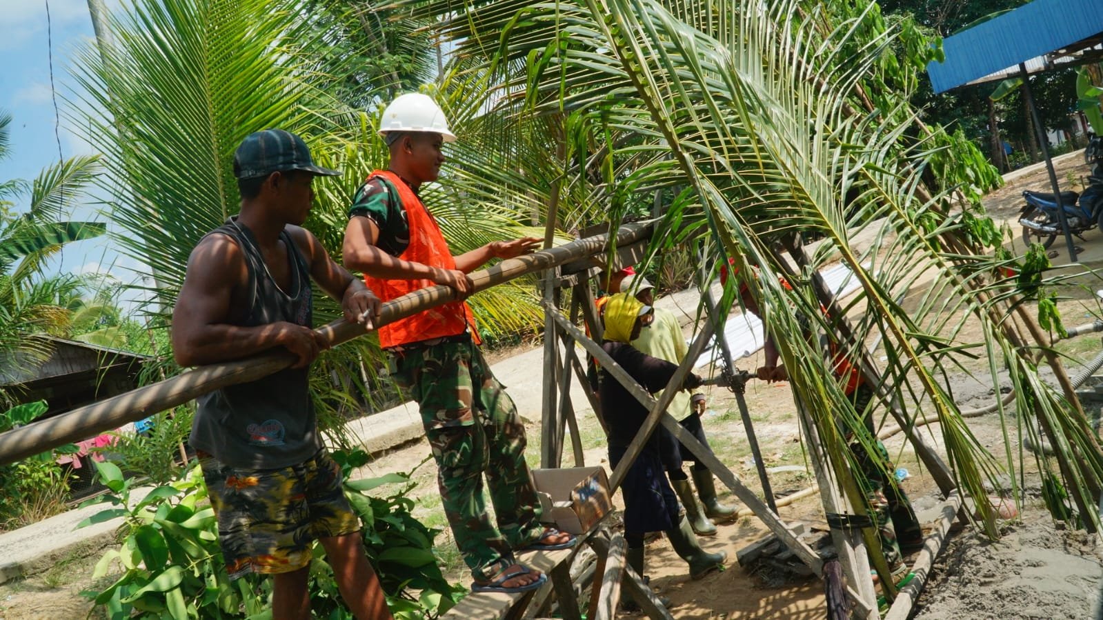 Semangat Gotong Royong Warnai Pengeboran Sumur Bor Sasaran 3 TMMD Ke-129
