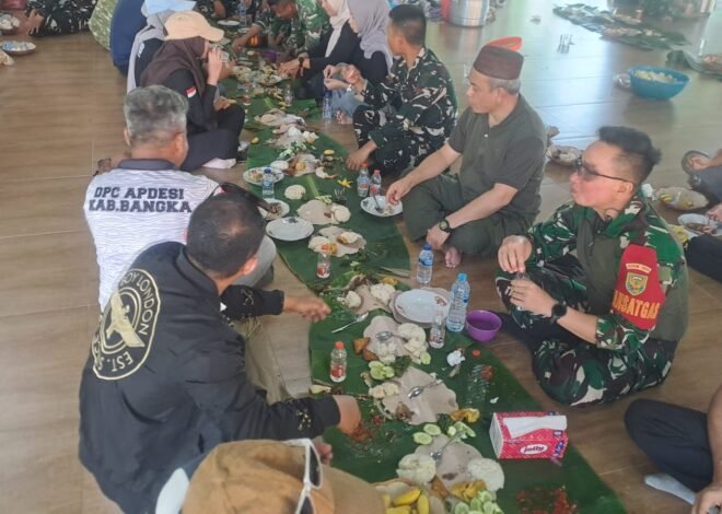 Pantai Pulau Tiga Bio Jadi Saksi Hangatnya Kebersamaan Satgas TMMD dan Masyarakat Deniang