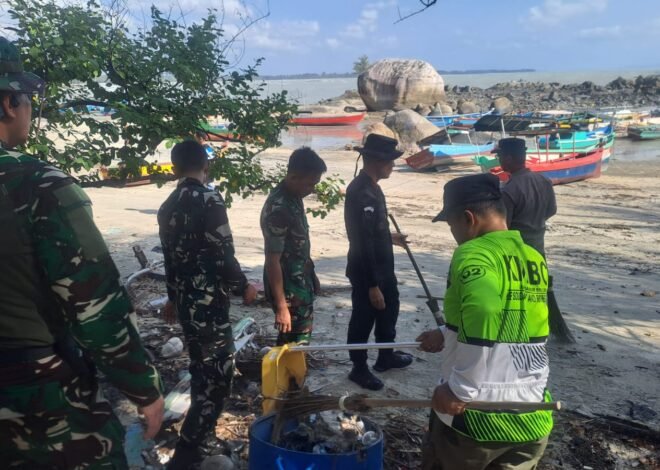 Kerja Bakti Satgas TMMD Ke-129 Kodim 0413/Bangka Dukung Pengembangan Wisata Pantai Pulau Tiga Bio