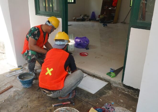 Pemasangan Keramik Musholla Darul Iman Wujud Komitmen TMMD Hadirkan Tempat Ibadah yang Nyaman