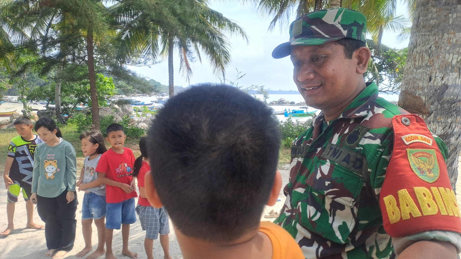 Komunikasi Humanis Babinsa Deniang Jadi Fondasi Keberhasilan TMMD Ke-129 Kodim 0413/Bangka
