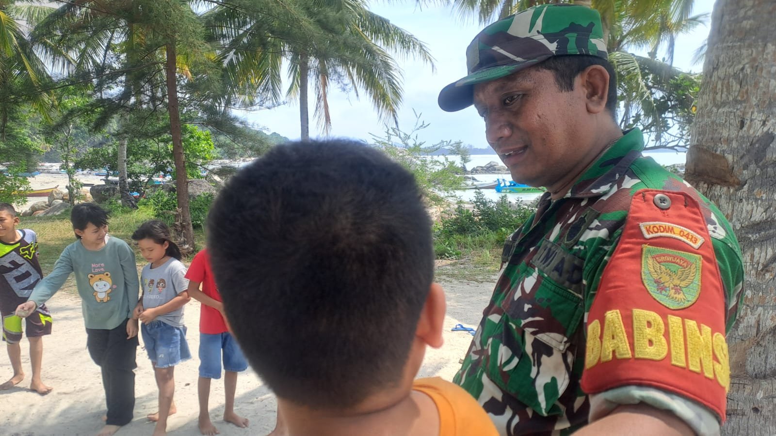 Peran Babinsa Jadi Penghubung TNI dan Masyarakat dalam Sukseskan TMMD Ke-129 Kodim 0413/Bangka