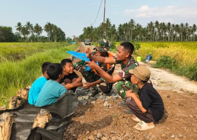 Senyum Ceria Anak-Anak Kapuas: Bukti Nyata Kemanunggalan TNI dan Rakyat di TMMD ke-129