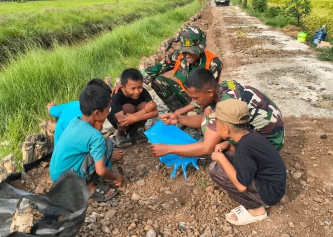 Lebih dari Sekadar Membangun Desa, Satgas TMMD Ukir Kenangan Indah Bersama Anak-Anak RT 13