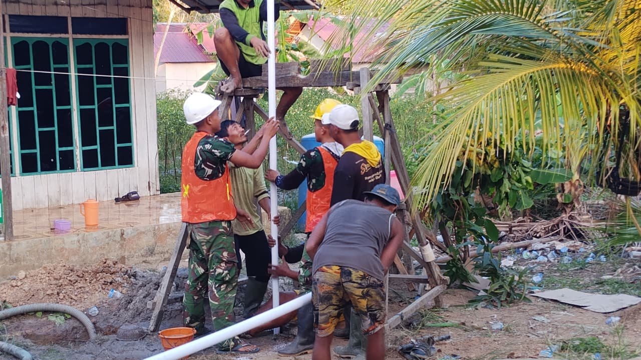 Kebut Pembangunan Air Bersih, Satgas TMMD Ke-129 Kalteng Mulai Pasang Pipa Sumur Bor Sas 3