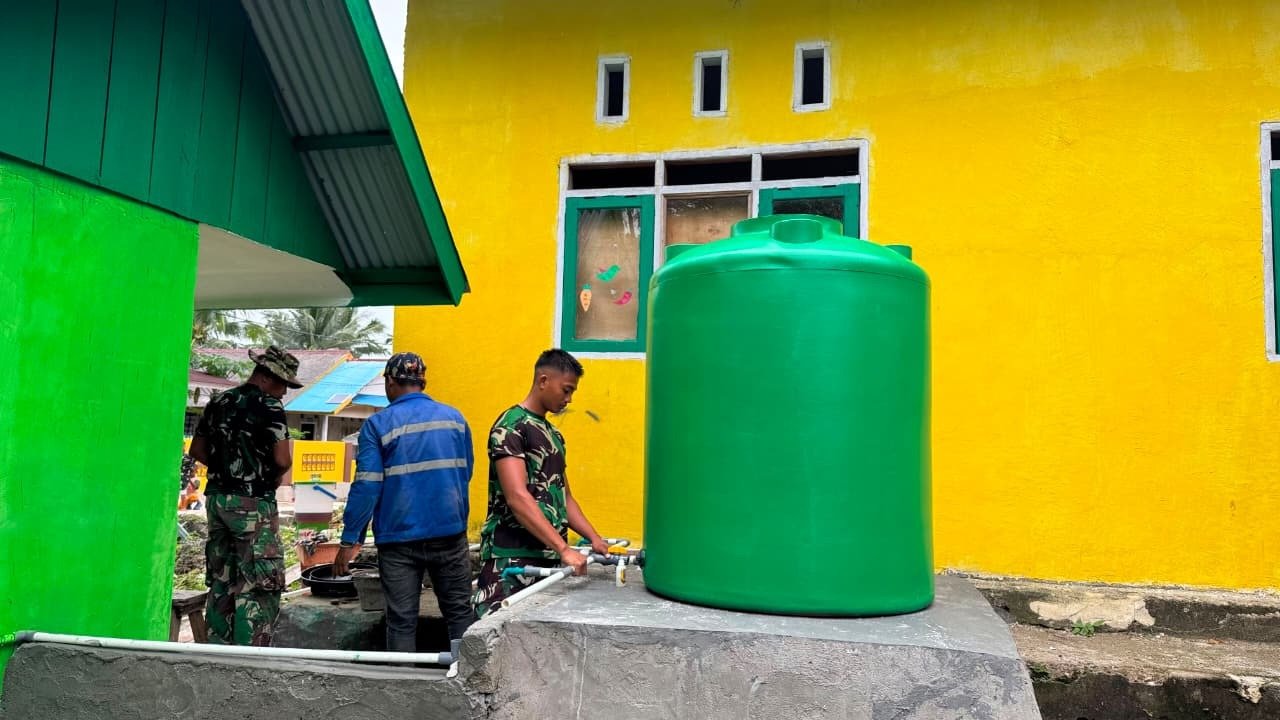 Program Manunggal Air Bersih di SDN Umbele Masuki Tahap Pengecatan Tandon Air