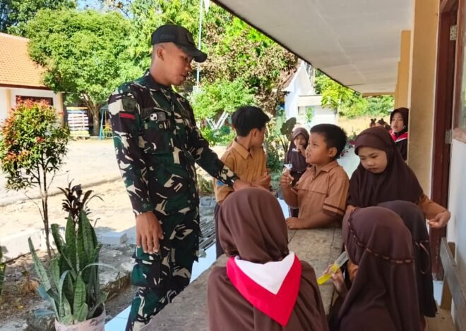 Kedekatan Satgas TMMD dan Pelajar SDN 2 Tlemang Pererat Kemanunggalan TNI dengan Generasi Muda
