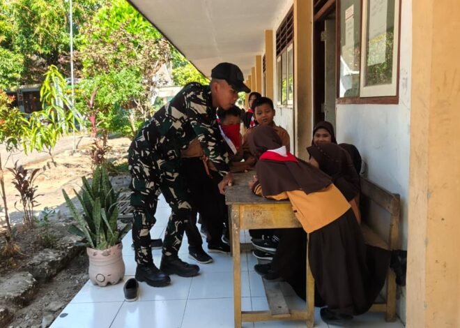 Sela Istirahat TMMD Dimanfaatkan Prada Sholah Tanamkan Motivasi Belajar kepada Anak-anak Desa Tlemang