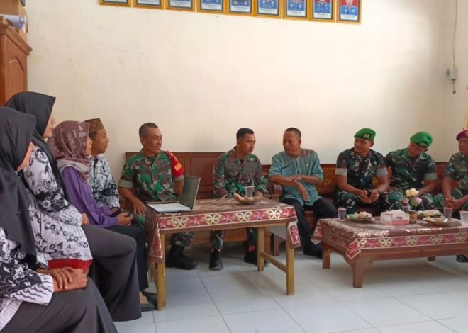 Danton Satgas TMMD Bahas Penanaman Disiplin dan Wawasan Kebangsaan Bersama Guru SDN 2 Tlemang