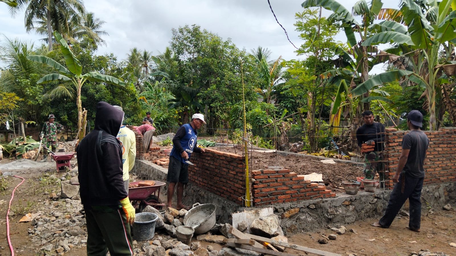 Satgas TMMD Ke-129 Kodim 1404/Pinrang Terus Kebut Pembangunan RTLH di Kecamatan Tiroang