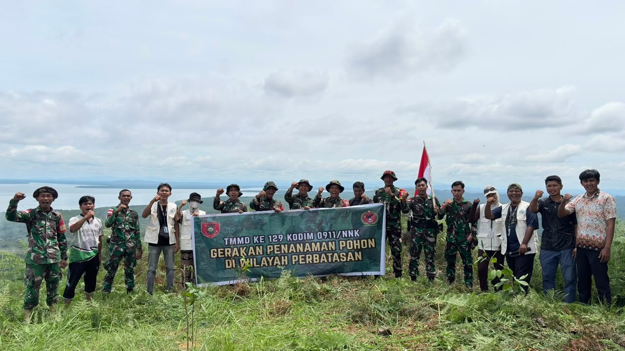 Satgas TMMD ke-129 Tanam Pohon Buah di Puncak Perbatasan RI-Malaysia