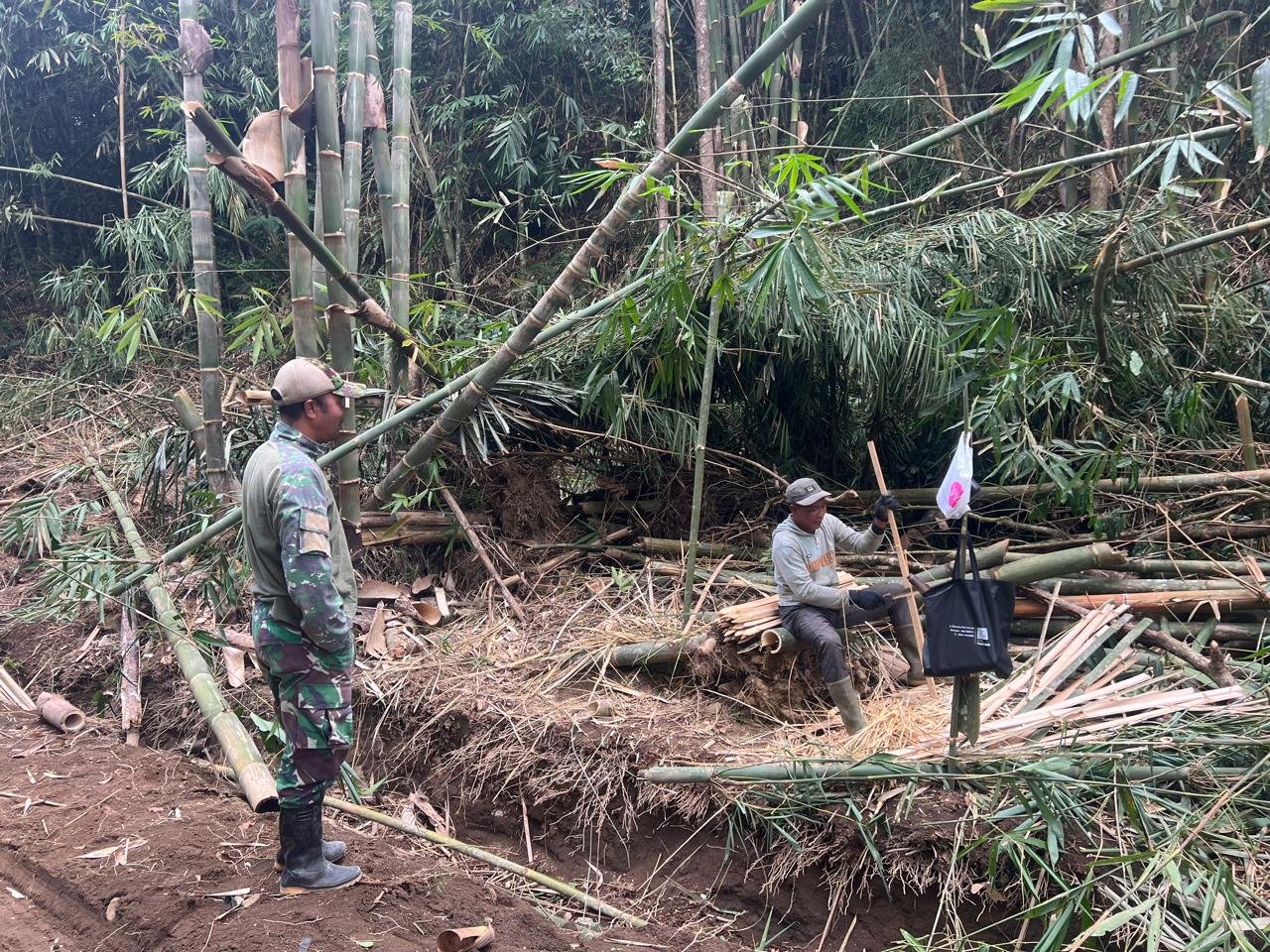 Petani Bambu Rasakan Manfaat TMMD, Akses Pertanian Kini Lebih Lancar