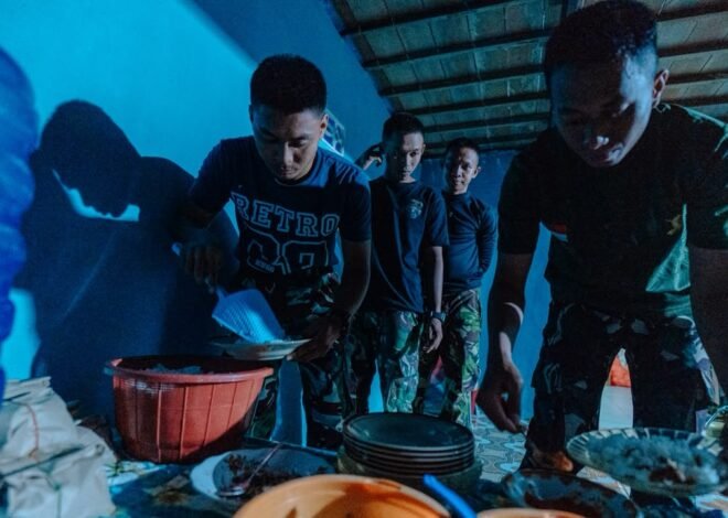 Momen Kebersamaan, Satgas TMMD Ke-129 Kodim 1404/Pinrang Nikmati Makan Malam Bersama
