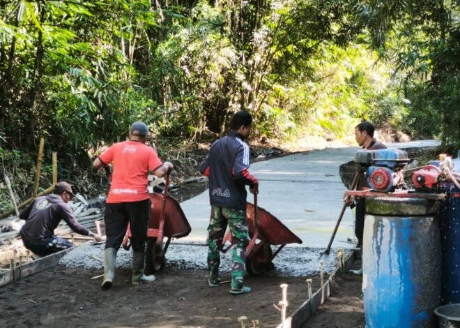 Hari Ke-9 TMMD Ke-129, Progres Rabat Beton 40 Persen Jadi Bukti Semangat Gotong Royong di Desa Sekardadi